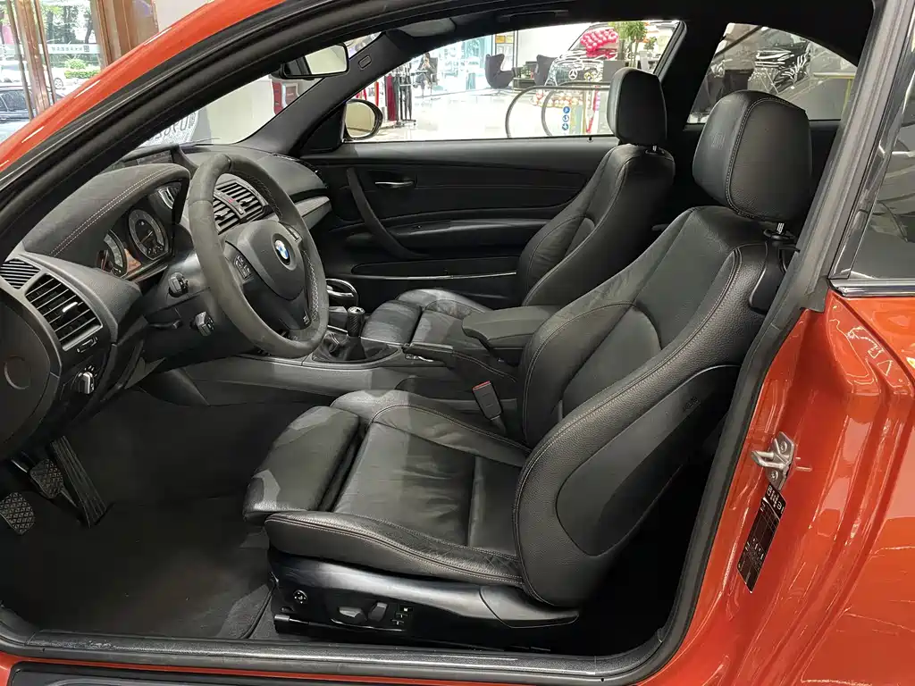 BMW 1 Series M 2012 — фото 11