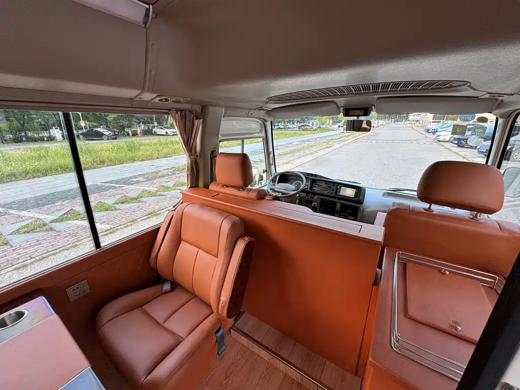 Toyota Coaster 2015 — фото 12