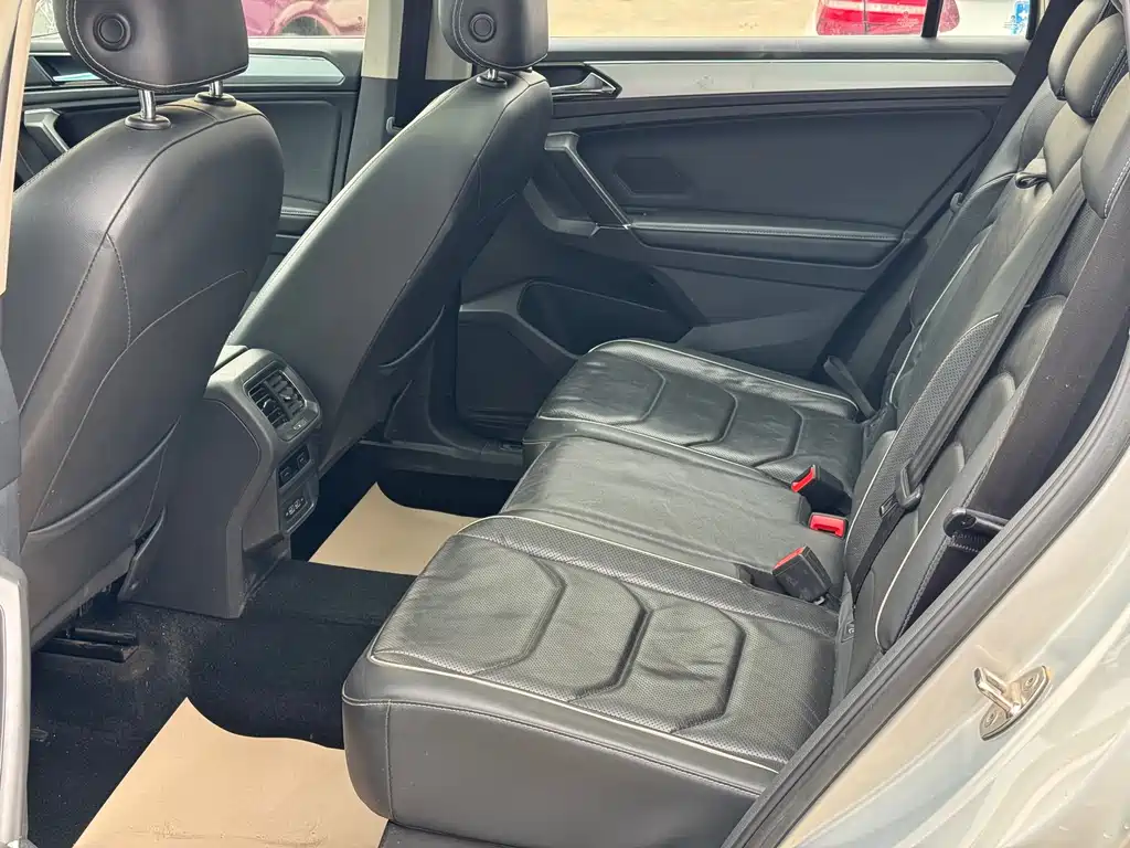 Volkswagen Tiguan L Plug-In Hybrid 2019 — фото 8