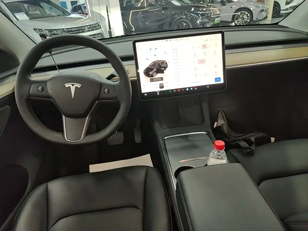 Tesla Model Y 2022 — фото 10
