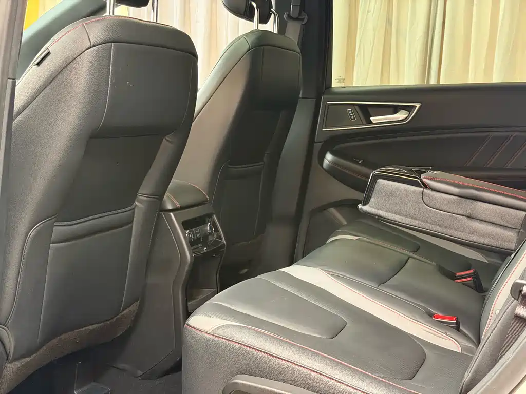 Ford Edge 2020 — фото 17