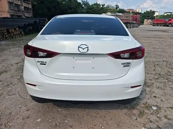 Mazda 3 Axela 2016