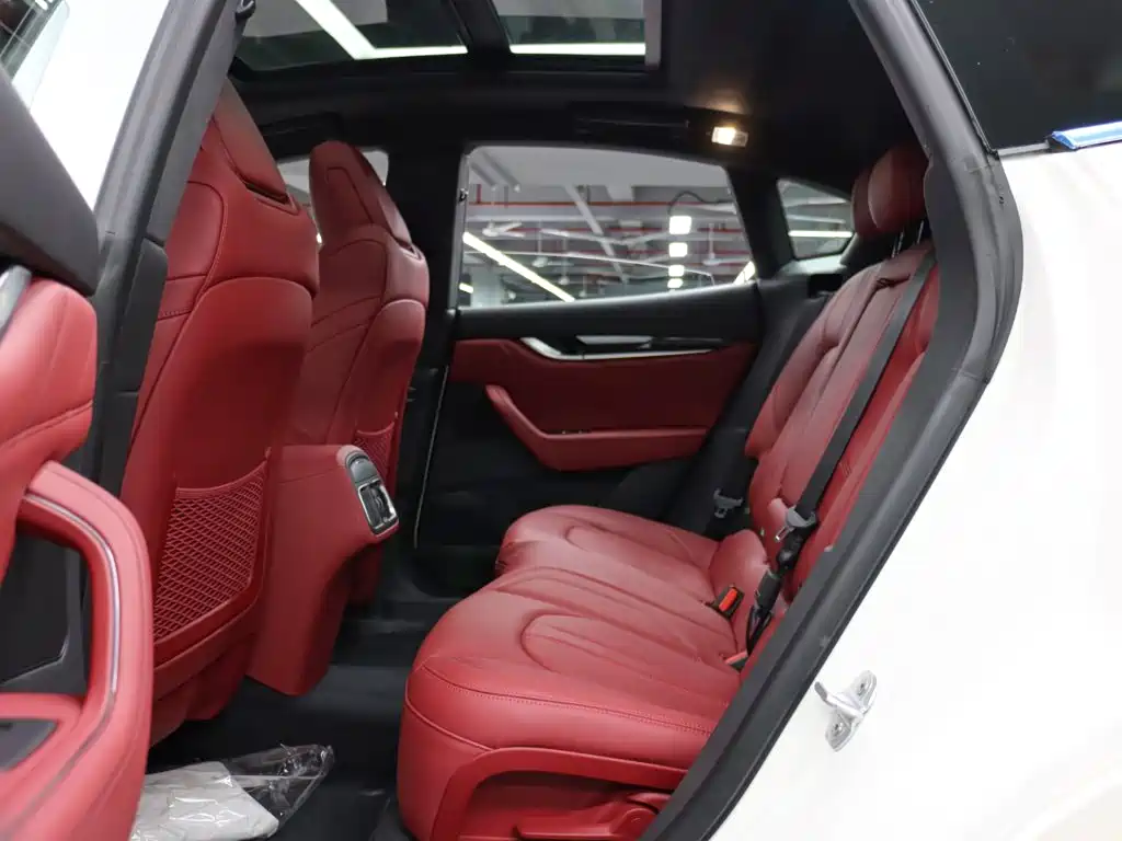 Maserati Levante 2023 — фото 14