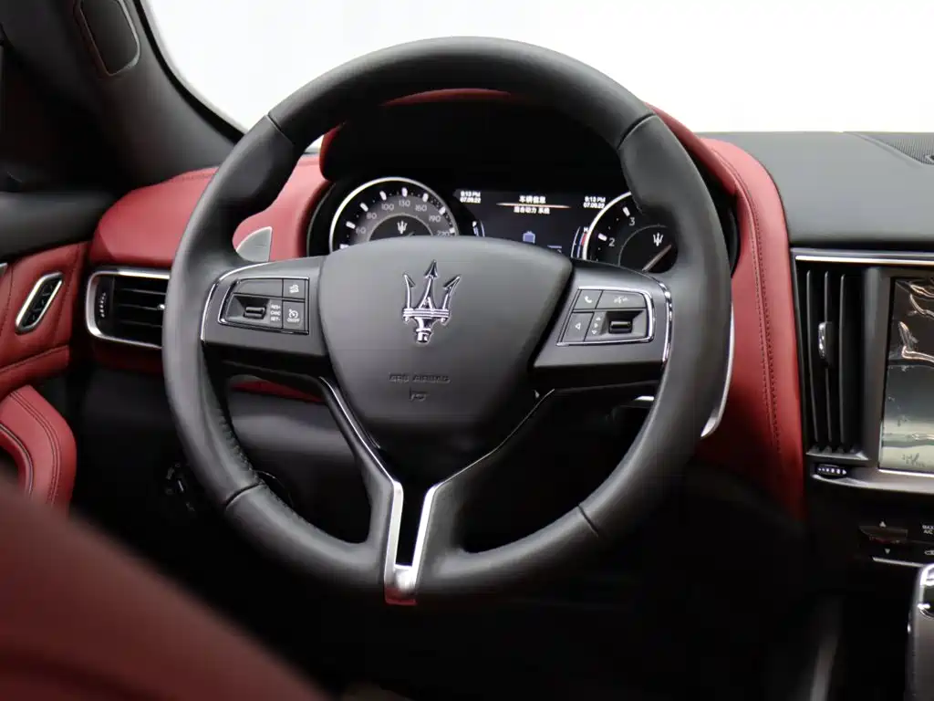 Maserati Levante 2023 — фото 9