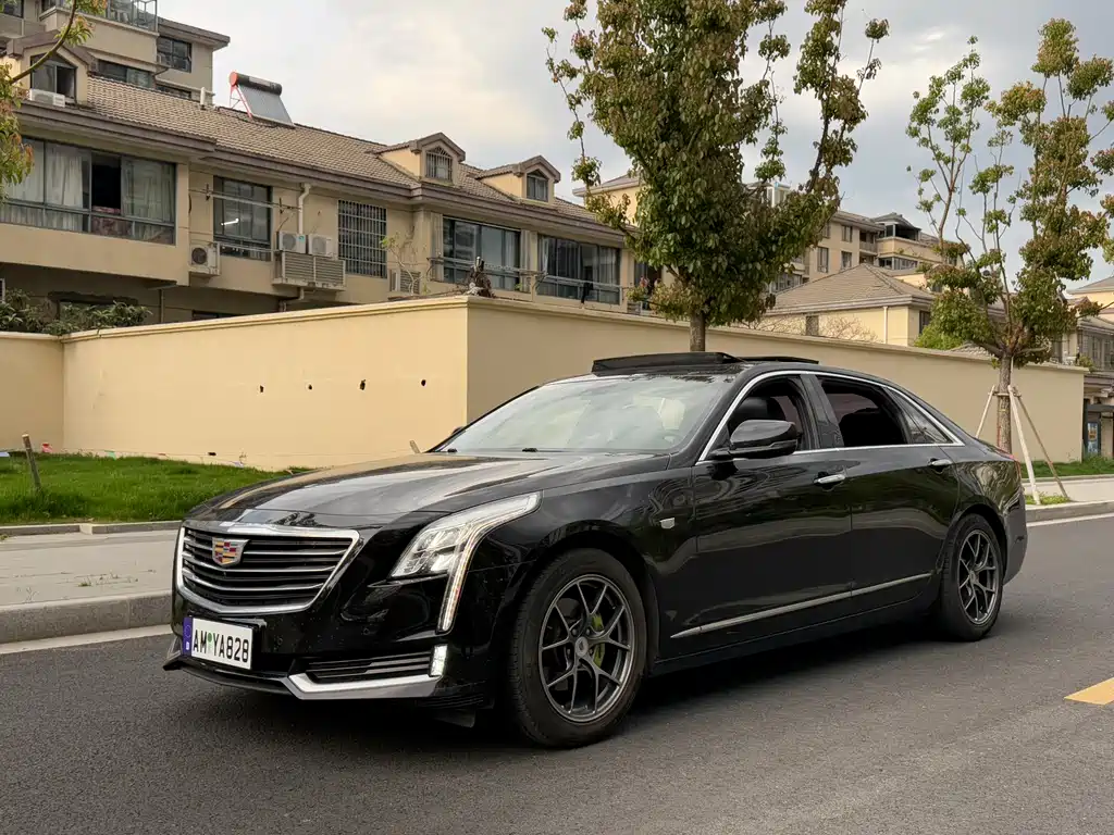 Cadillac CT6 2017 — фото 1