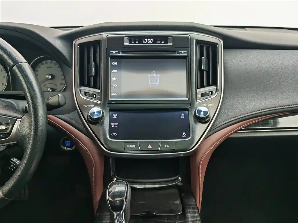 Toyota Crown 2017 — фото 12