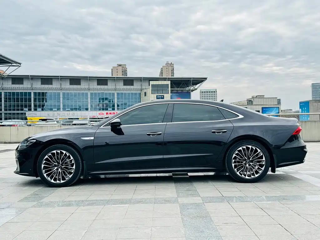 Audi A7L 2024 — фото 13