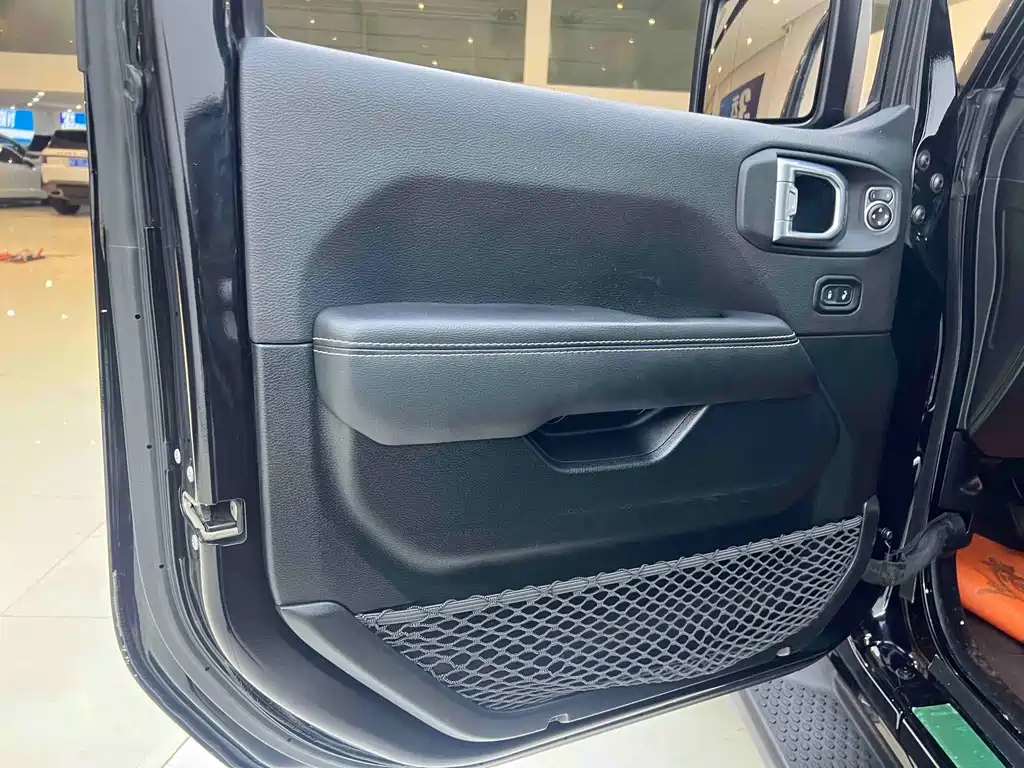 Jeep Wrangler 2021 — фото 18