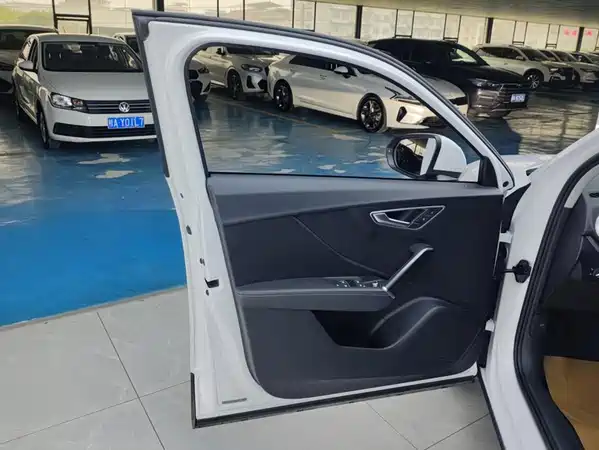 Audi Q2L 2023