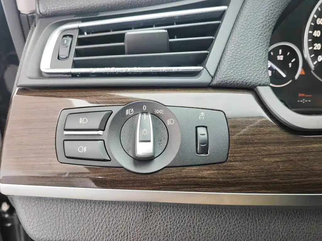 BMW 7 Series 2010 — фото 21