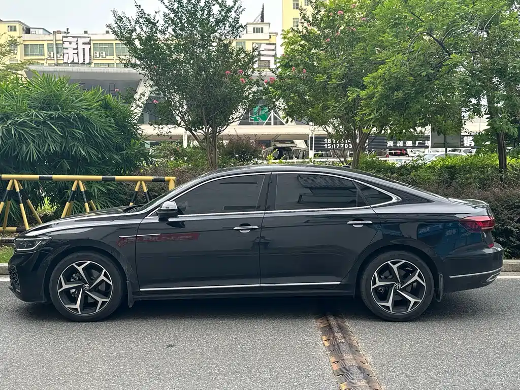 Volkswagen Passat 2024