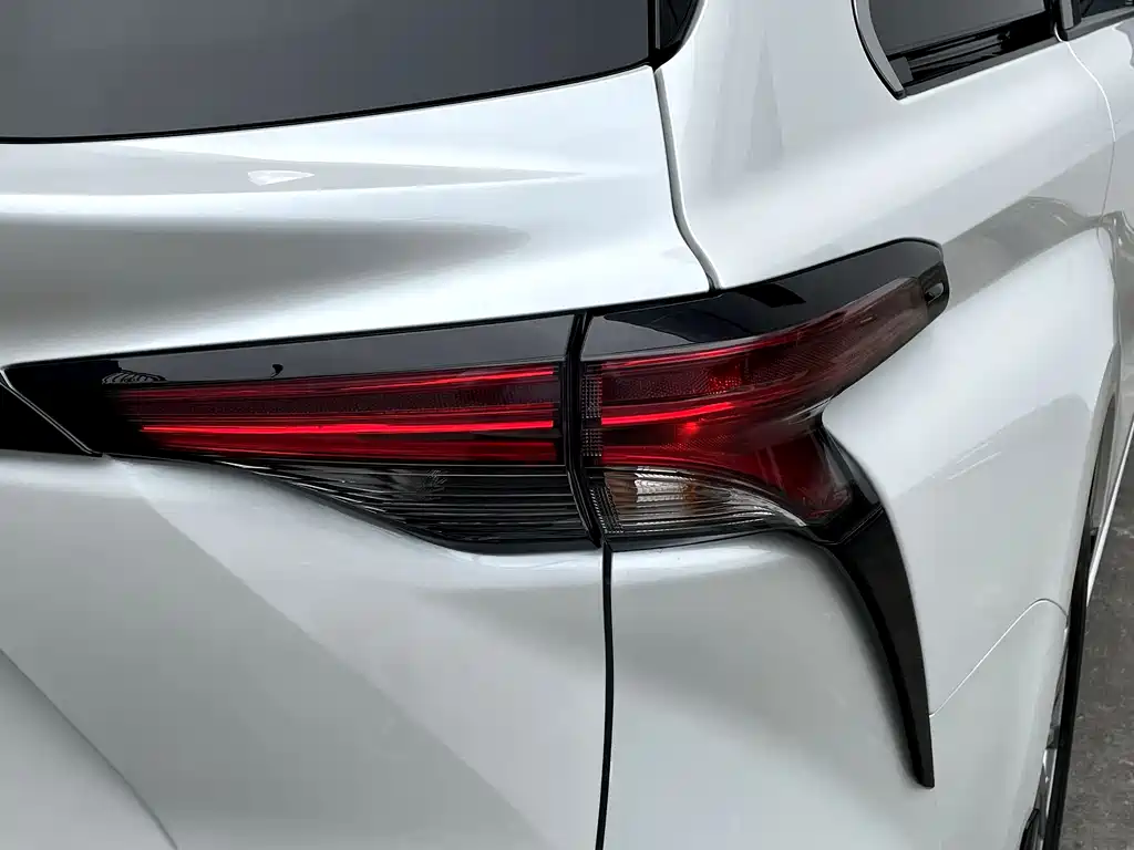 Toyota Sienna 2022 — фото 7
