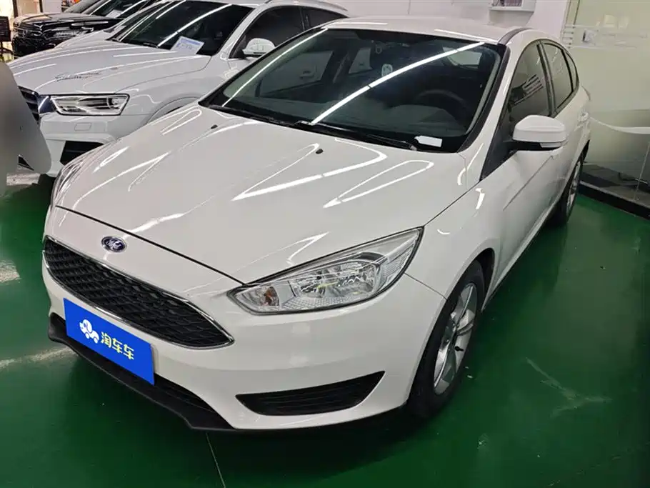 Ford Focus 2019 — фото 1