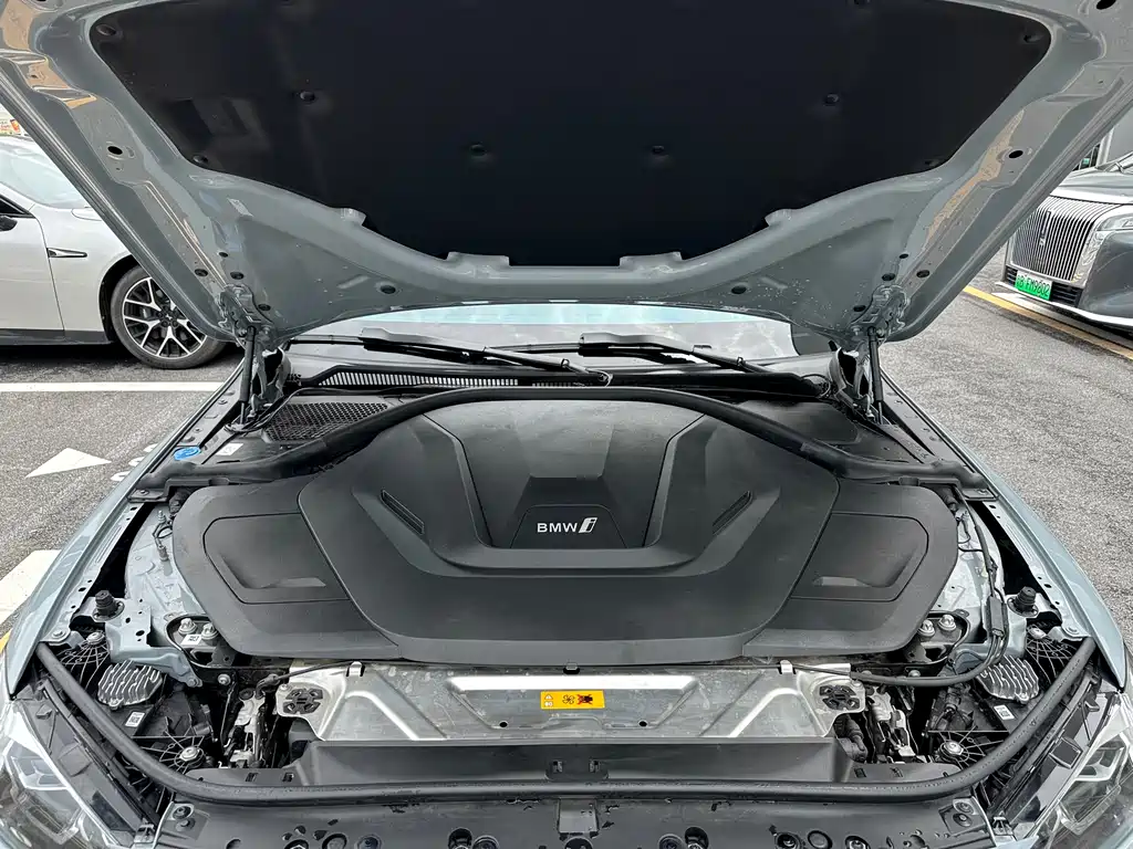 BMW i4 2025 — фото 16