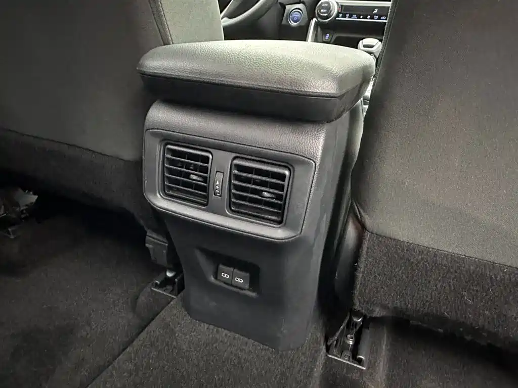 Toyota RAV4 2023 — фото 23