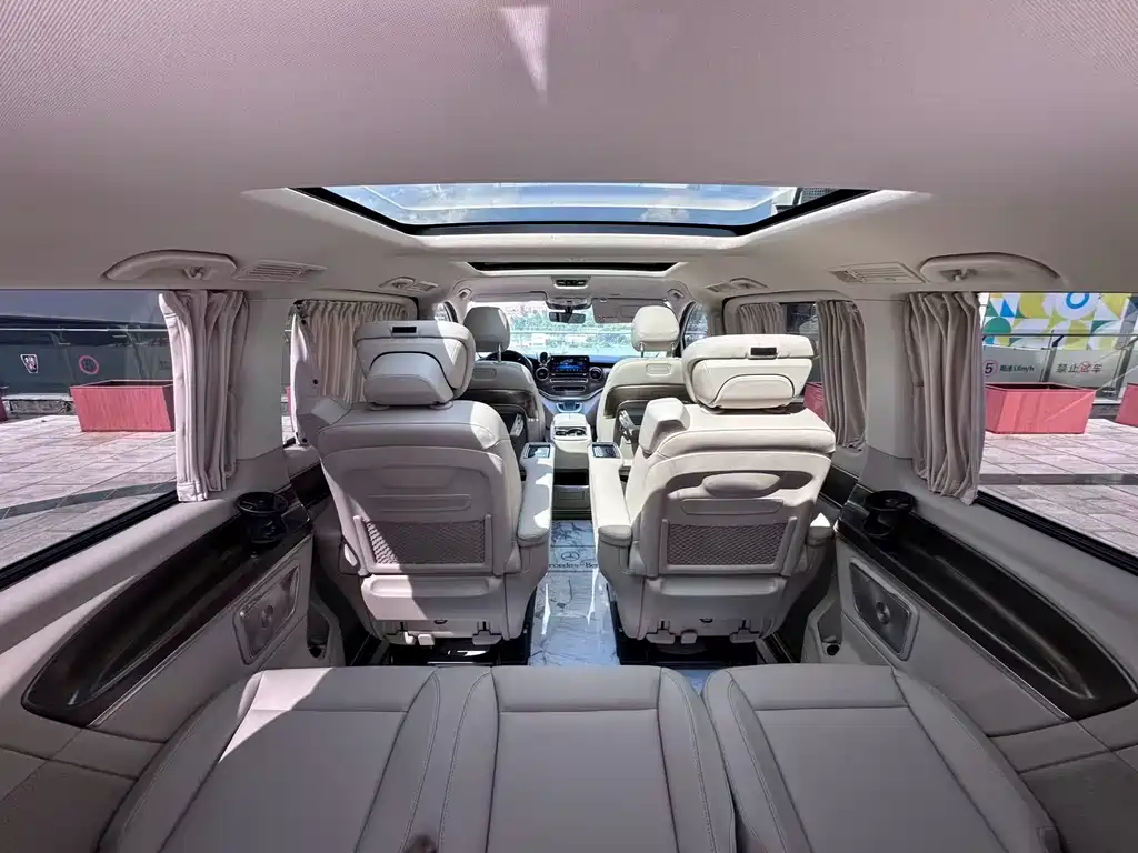 Mercedes-Benz V-Class 2024 — фото 13