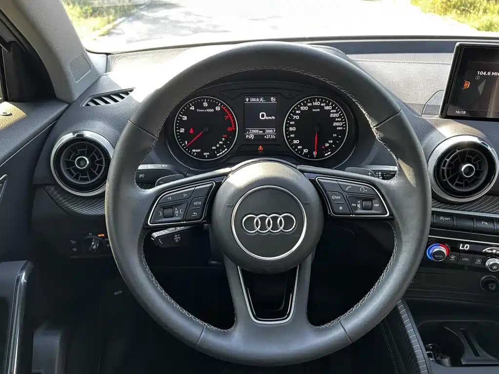 Audi Q2L 2023 — фото 15