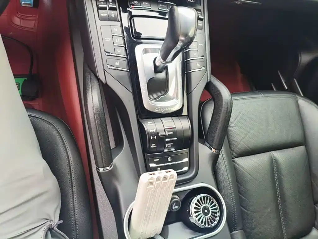 Porsche Cayenne 2018 — фото 14