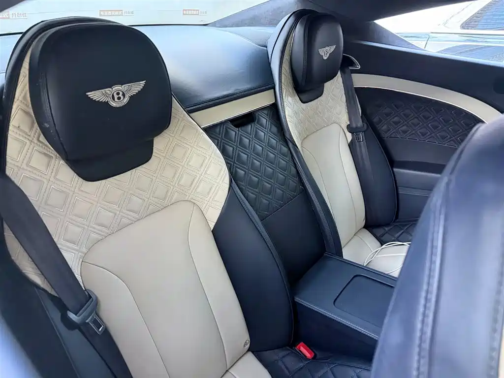 Bentley Continental 2021 — фото 9
