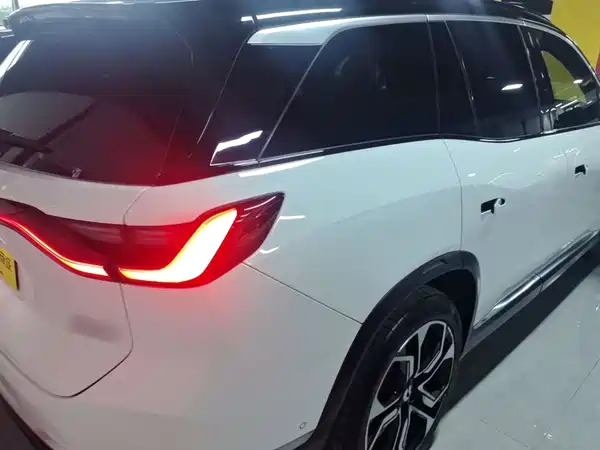 NIO ES8 2021