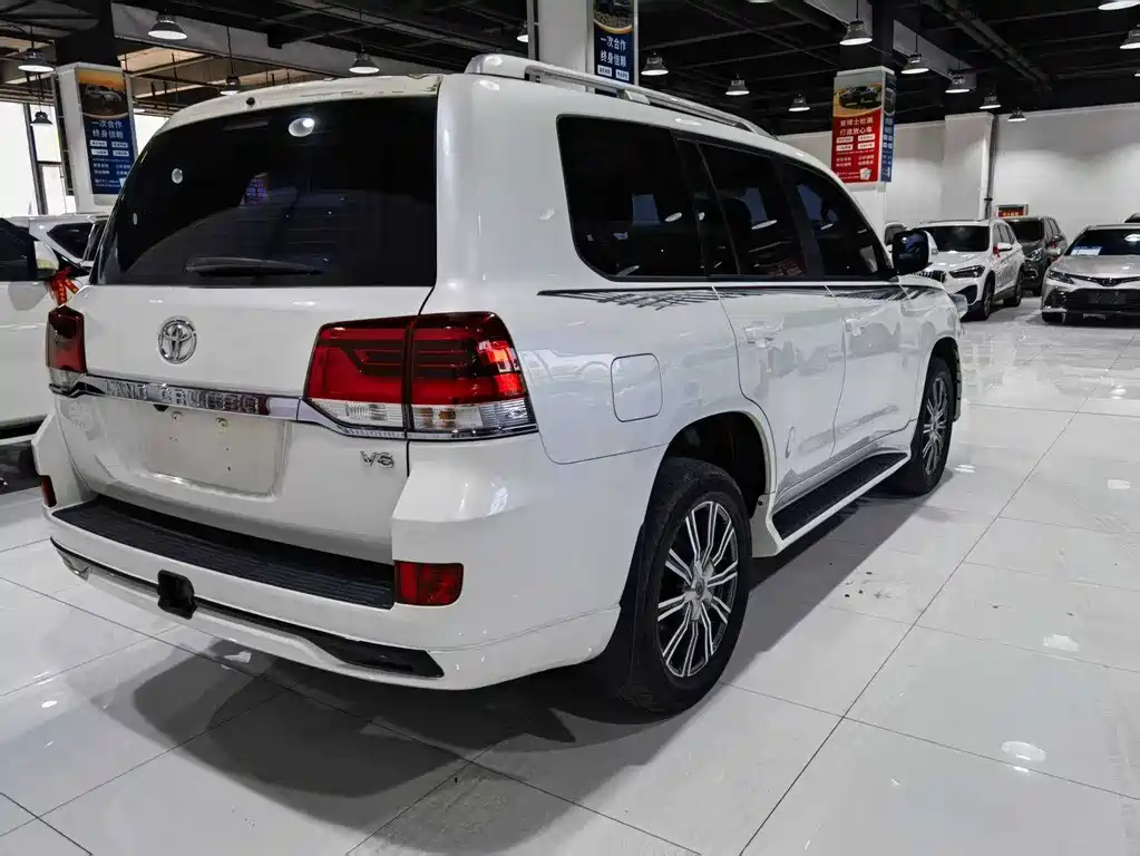 Toyota Land Cruiser 2018 — фото 9