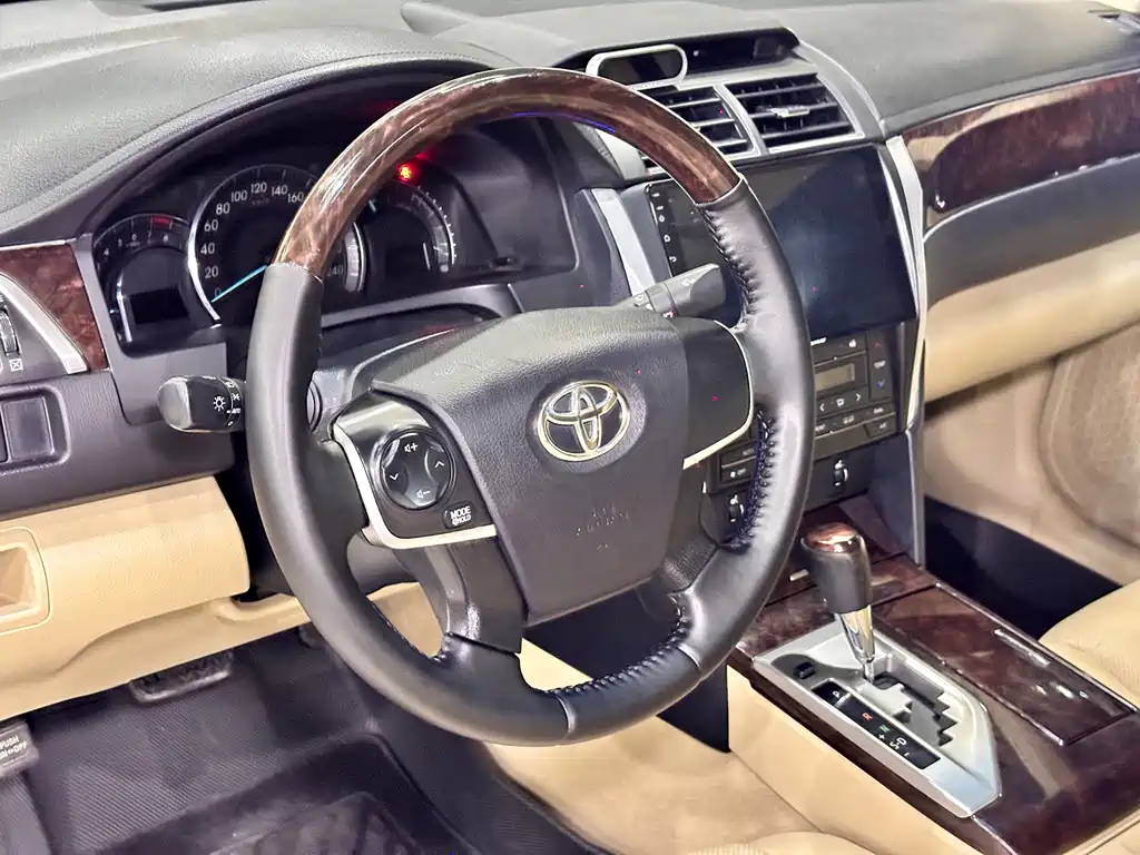 Toyota Camry 2015 — фото 4