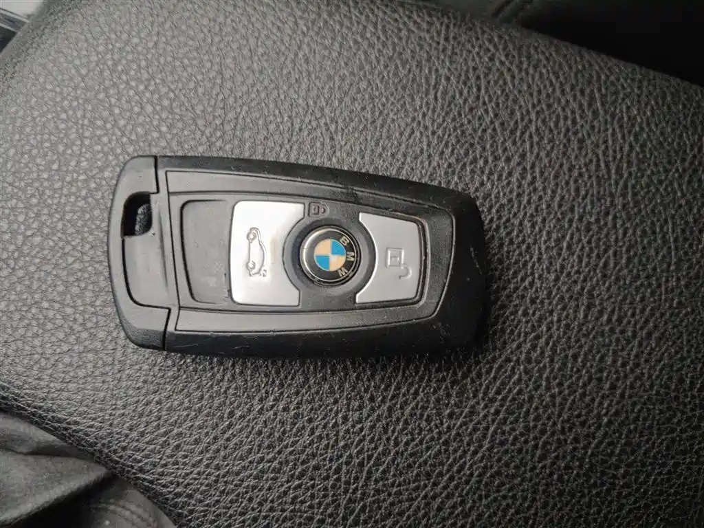 BMW 3 Series 2018 — фото 9