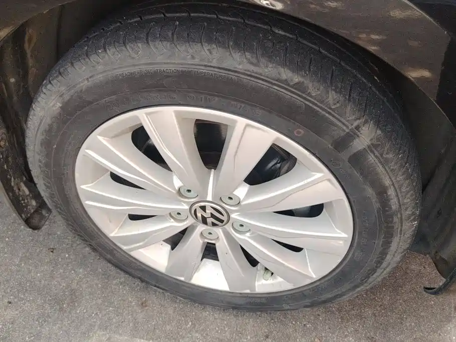 Volkswagen Sagitar 2014
