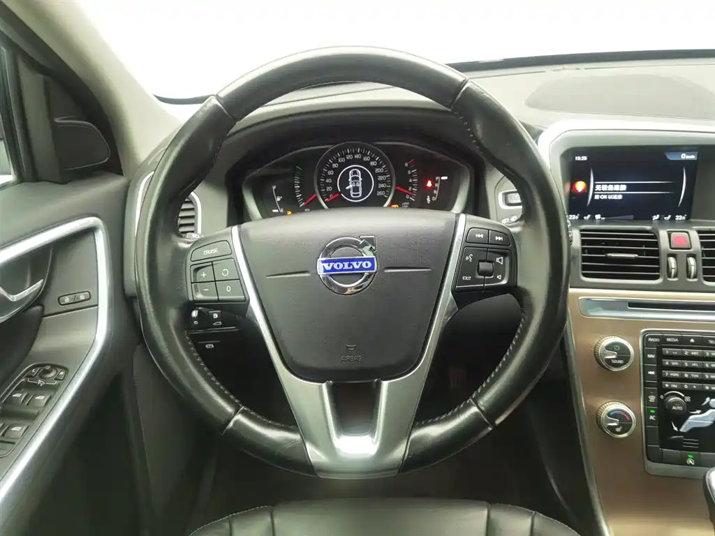 Volvo XC60 2015 — фото 11