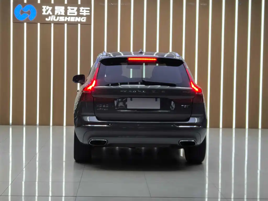 Volvo XC60 2019 — фото 12