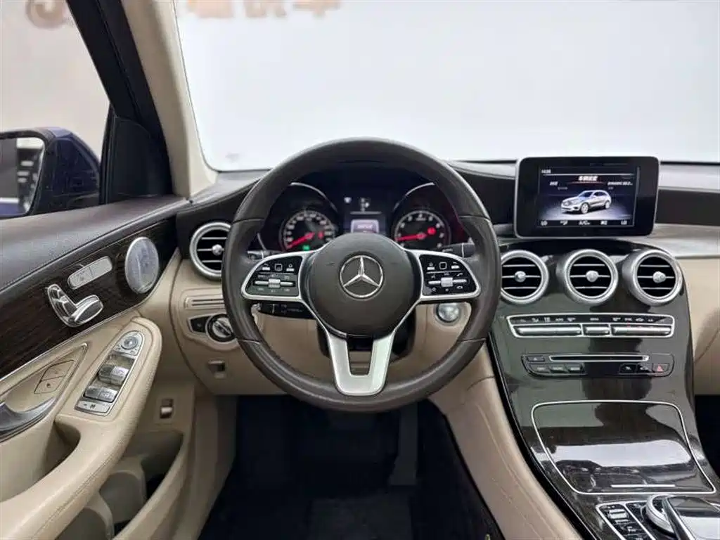 Mercedes-Benz GLC 2017 — фото 9