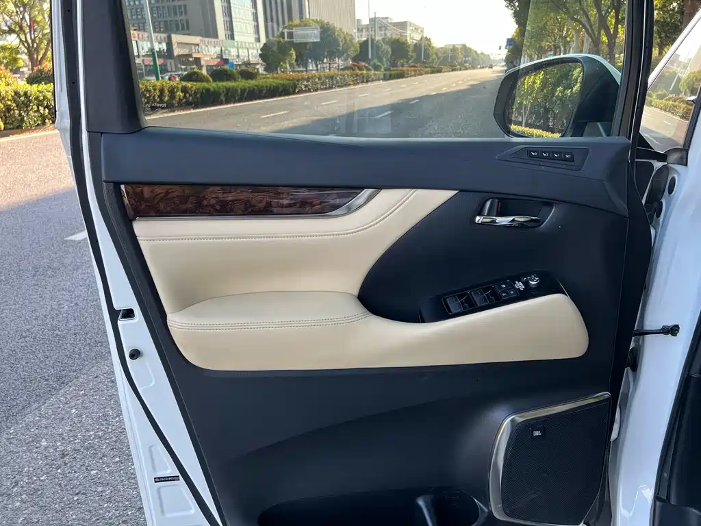Toyota Alphard 2021 — фото 9