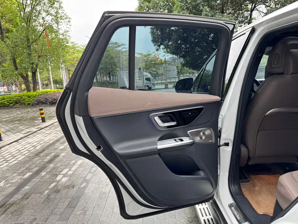 Mercedes-Benz EQE SUV 2025 — фото 13