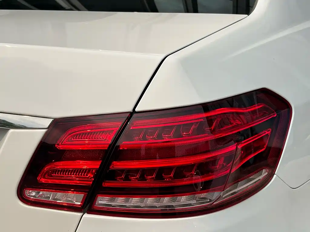 Mercedes-Benz E-Class 2016 — фото 13