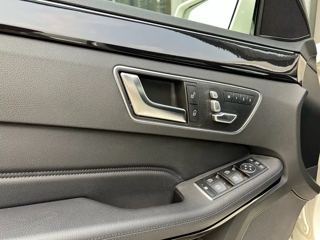 Mercedes-Benz E-Class 2016 — фото 28