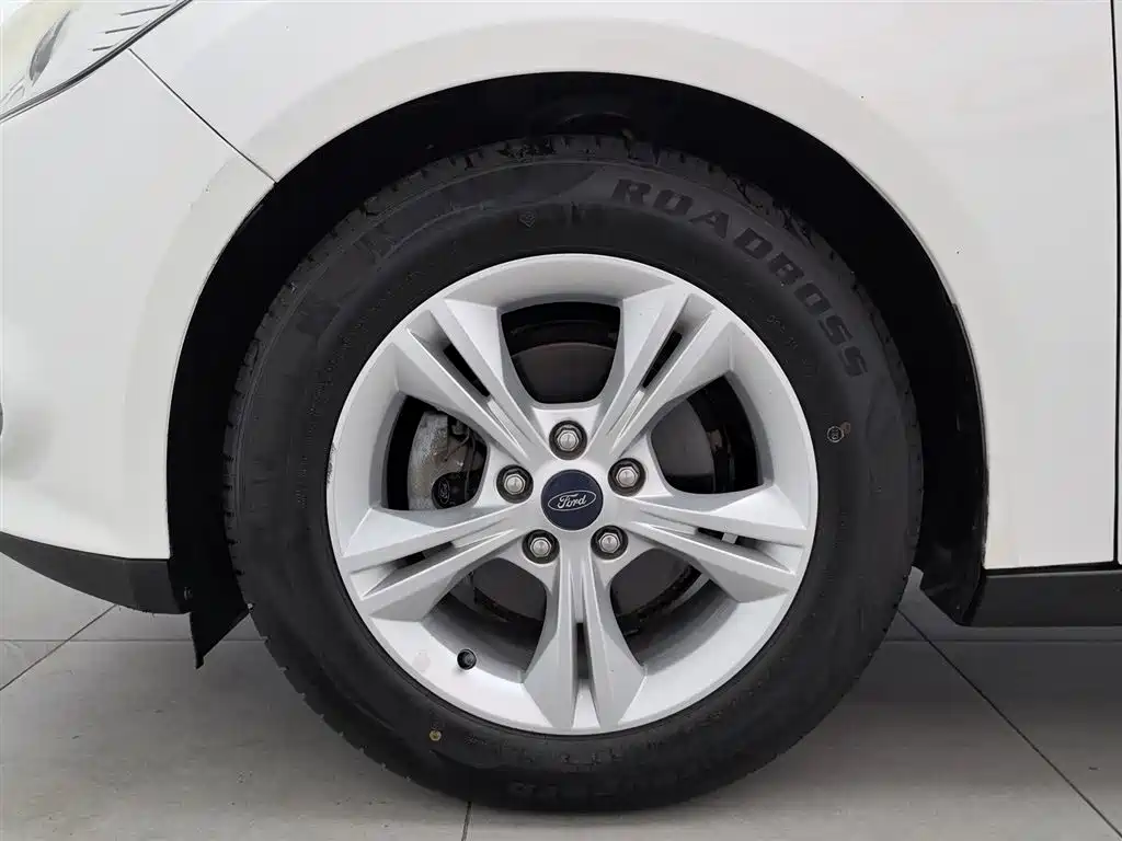 Ford Focus 2014 — фото 17