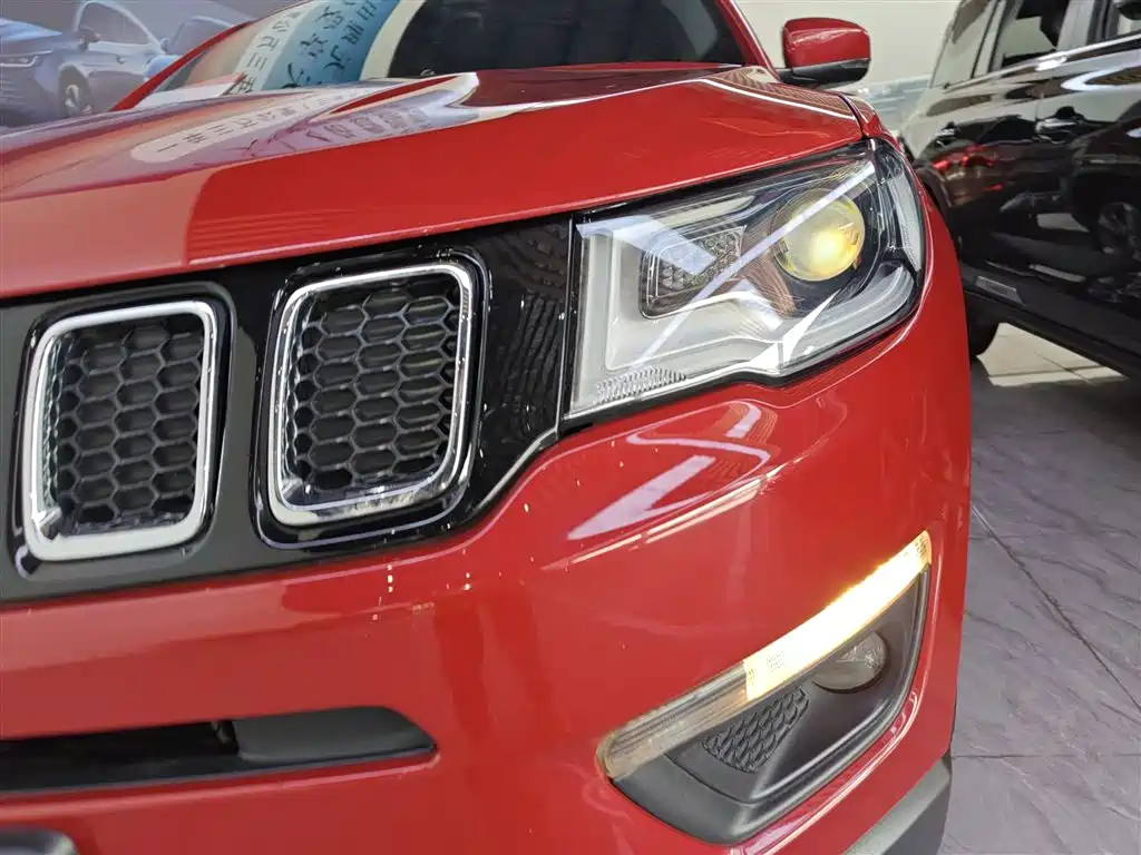 Jeep Compass 2017 — фото 24