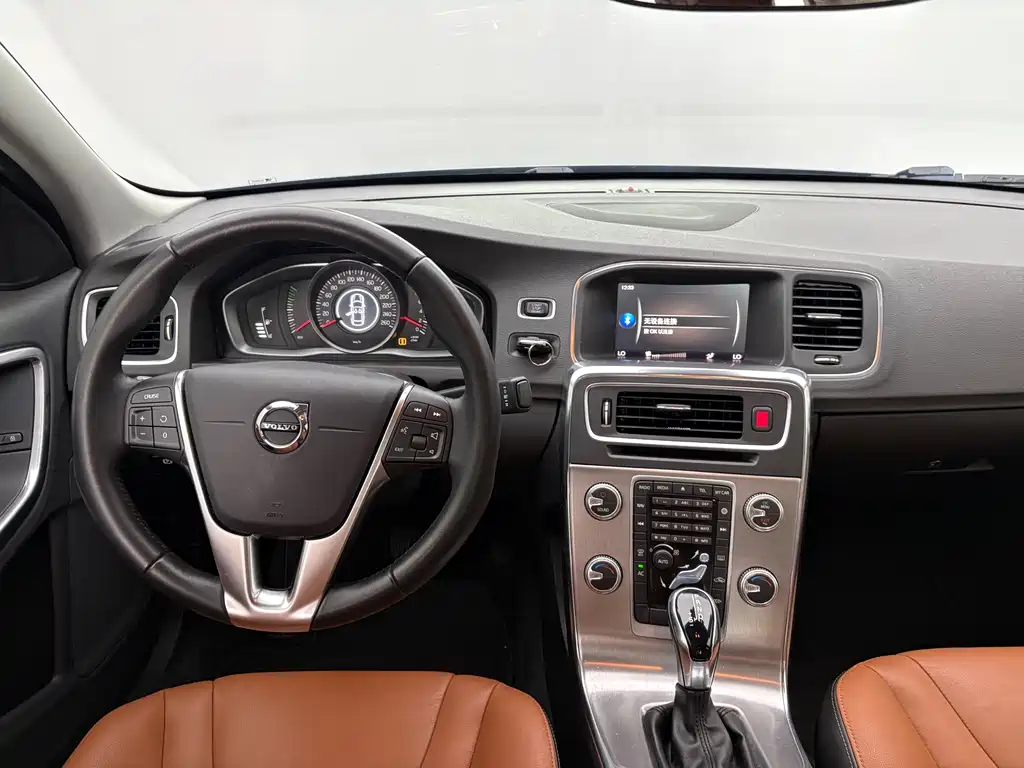 Volvo S60 2019 — фото 12