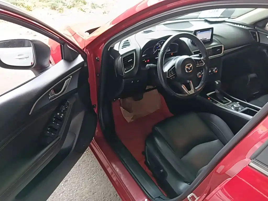Mazda 3 Axela 2019 — фото 16