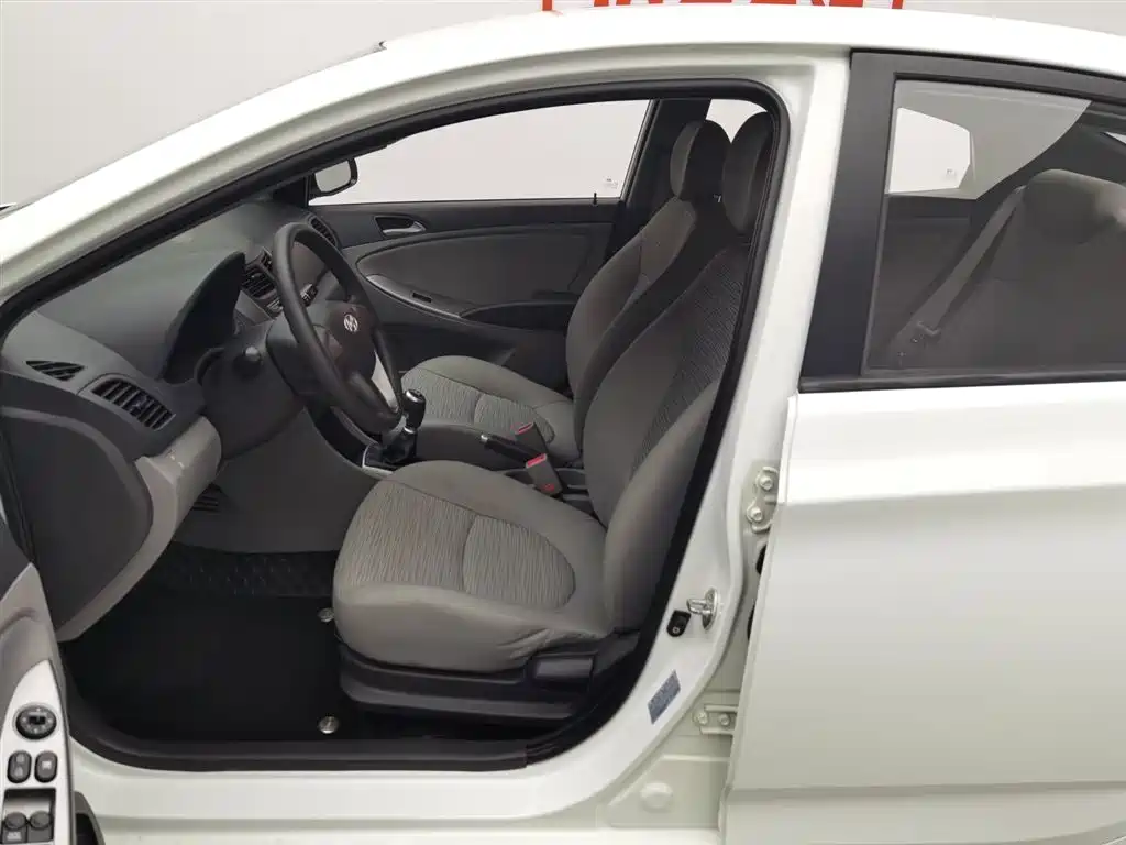 Hyundai Verna 2015 — фото 10