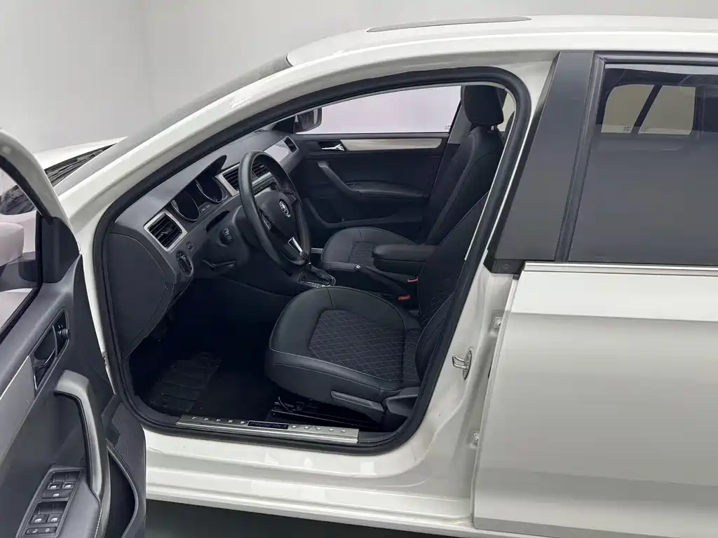 Skoda Rapid Spaceback 2018 — фото 5