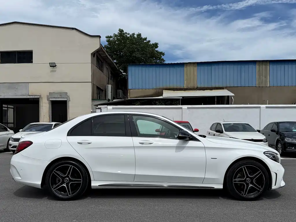 Mercedes-Benz C-Class 2021 — фото 17