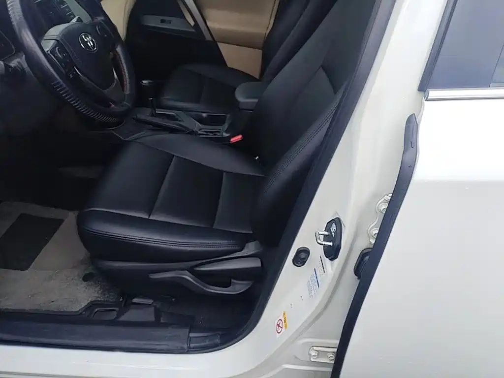 Toyota RAV4 2016 — фото 11