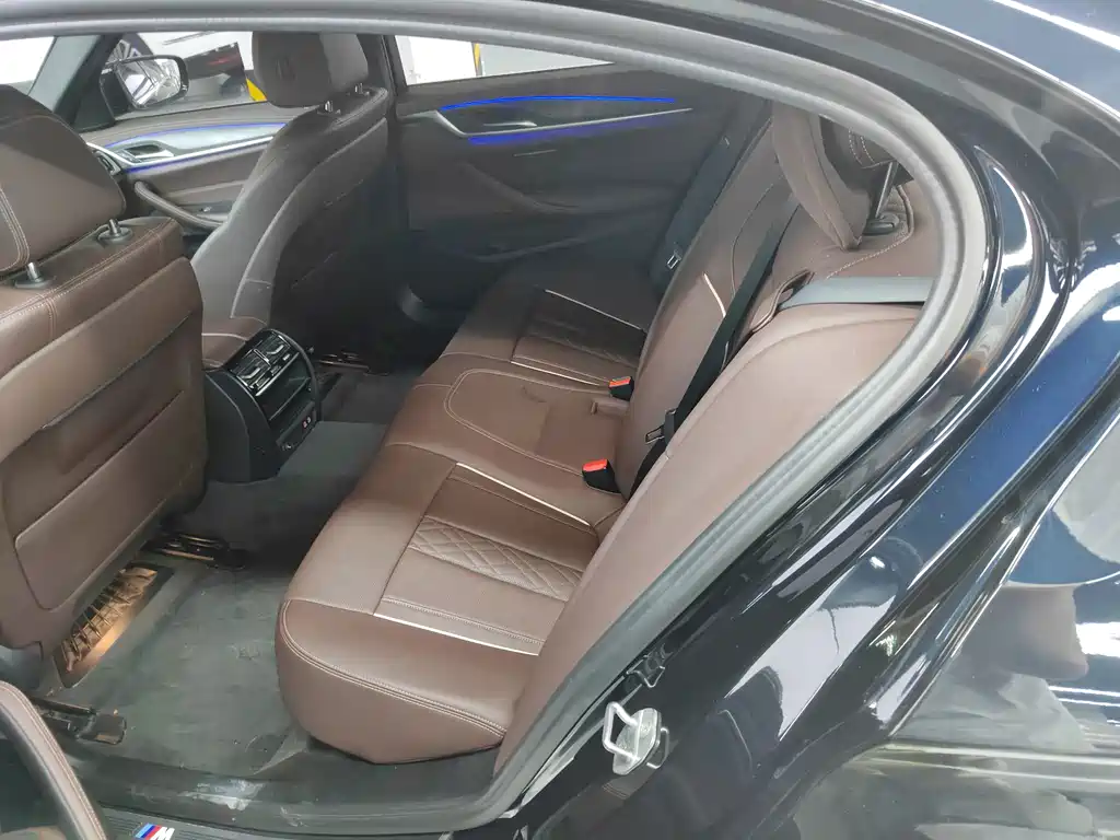 BMW 5 Series 2023 — фото 10