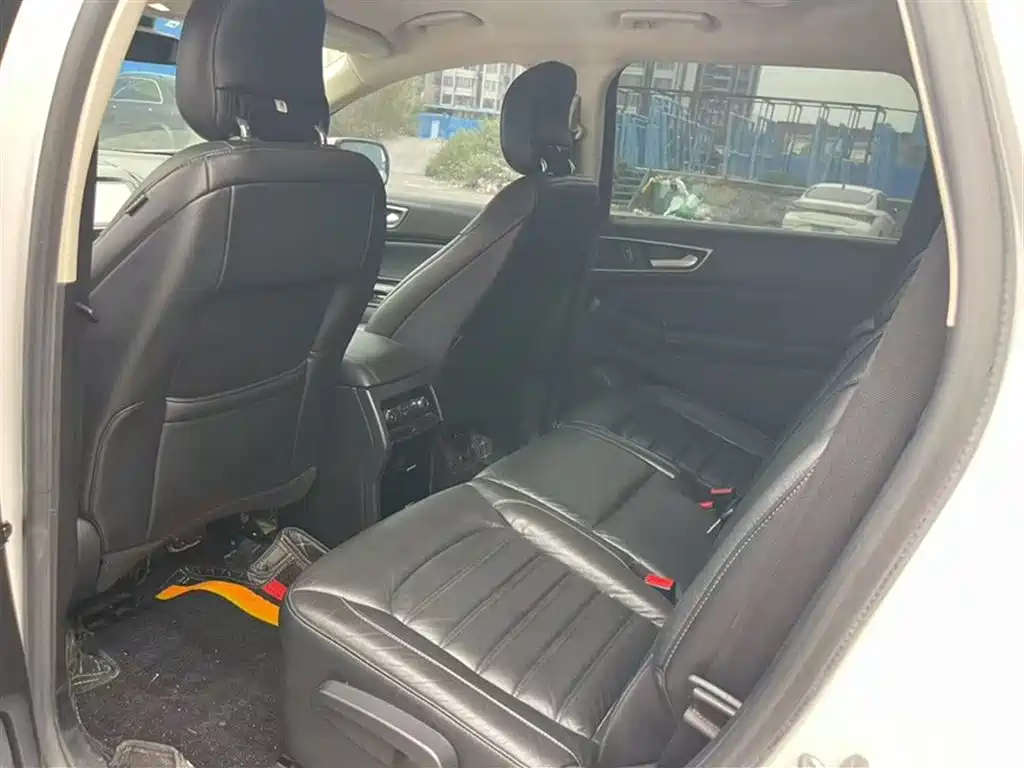 Ford Edge 2017 — фото 10