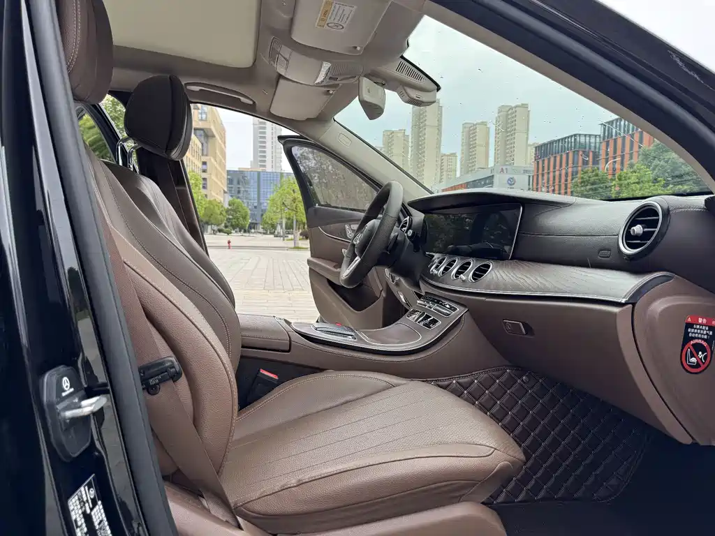 Mercedes-Benz E-Class 2020 — фото 11