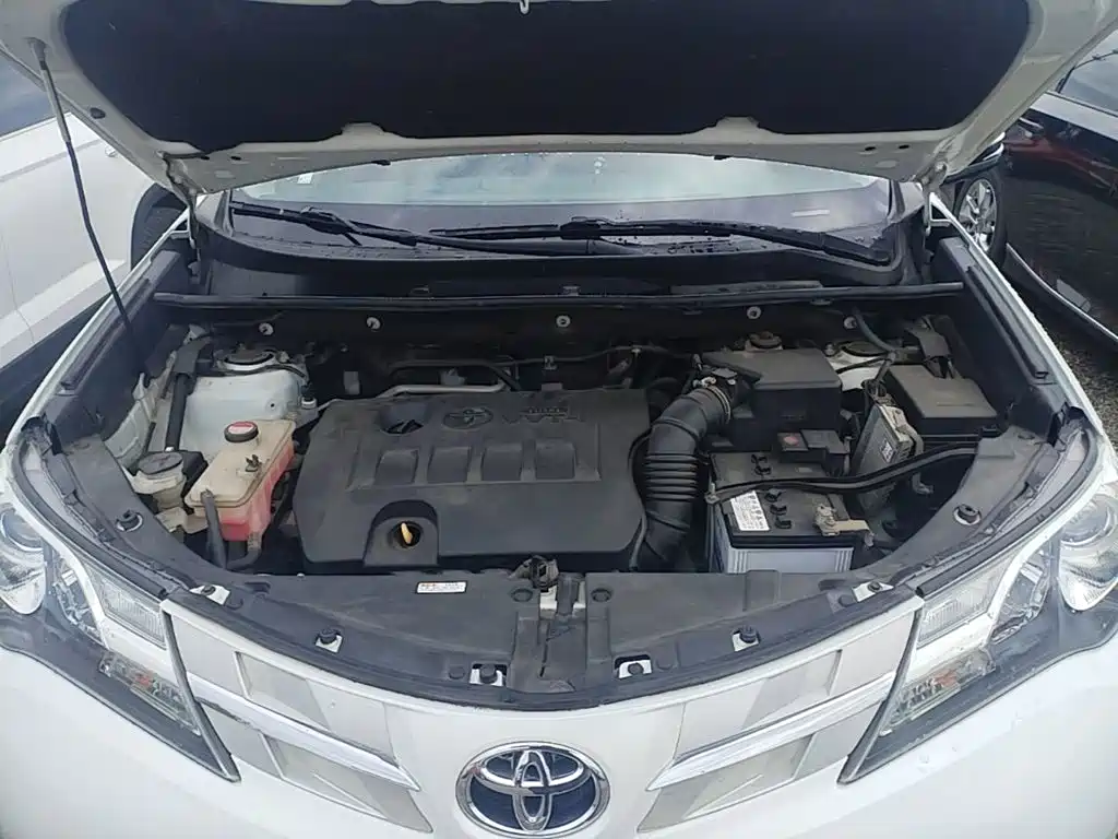 Toyota RAV4 2016 — фото 16