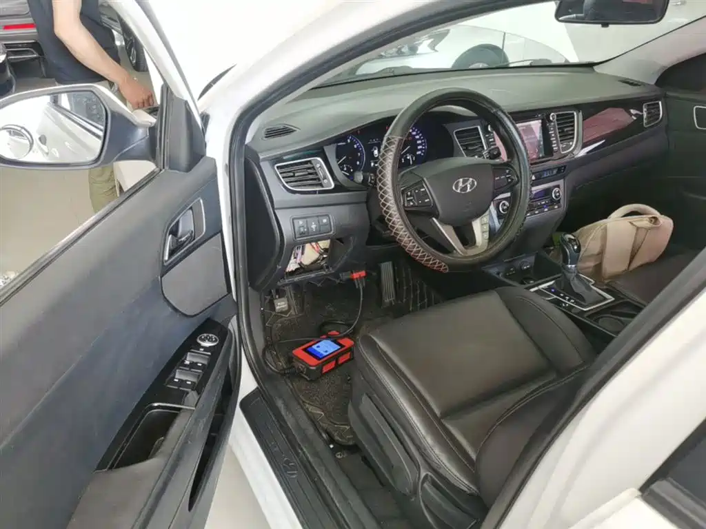 Hyundai Mistra 2015 — фото 16
