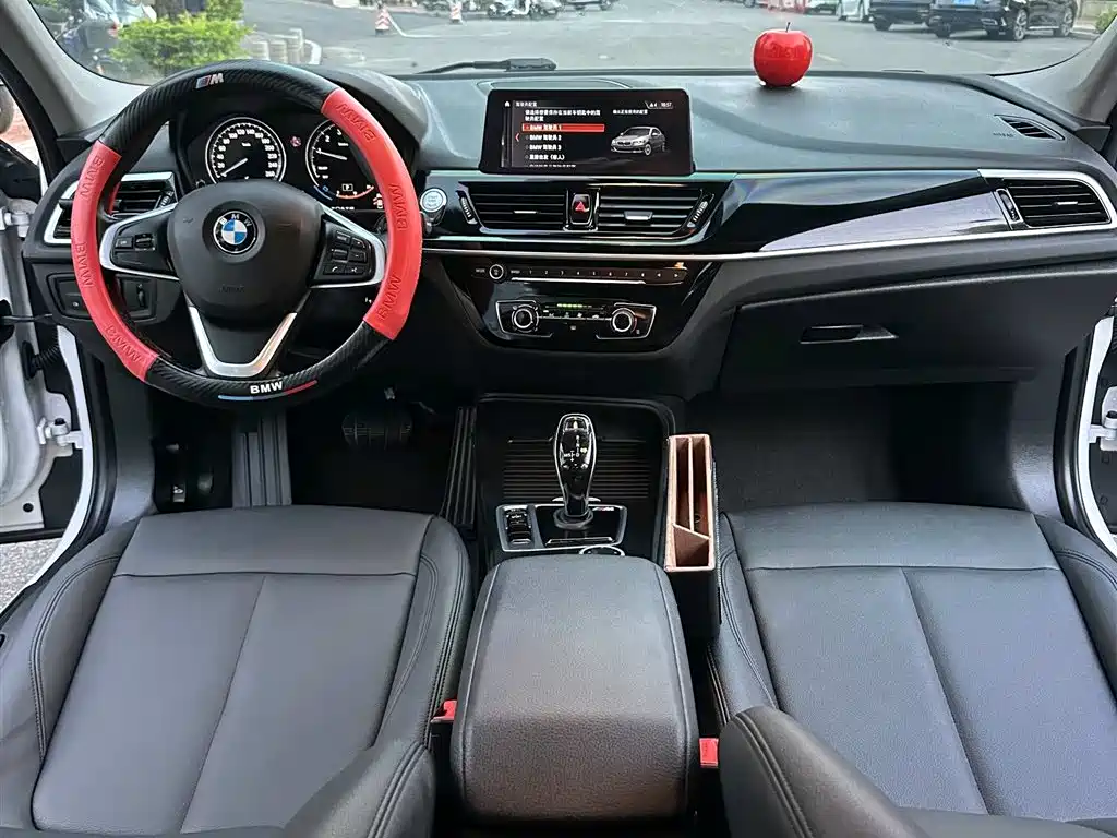 BMW 1 Series 2021 — фото 9