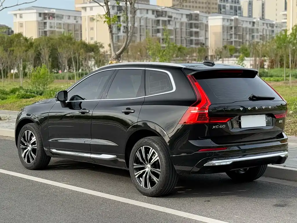 Volvo XC60 2021 — фото 14